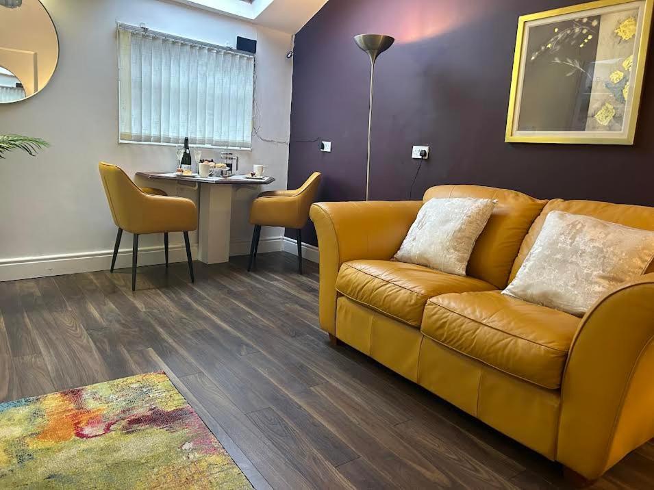 Serenity Longford Bagian luar foto